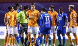 足坛最新爆料新闻直播在线观看,直播在线观看，揭秘赛场幕后风云